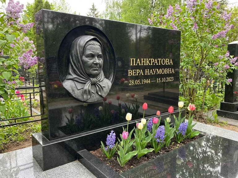 Памятник с барельефом — выполненная работа 26 в Барнауле