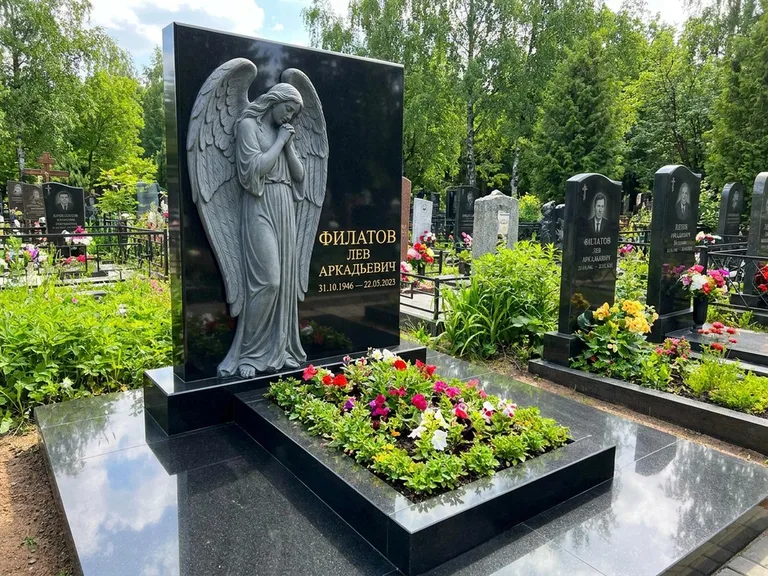 Памятник с барельефом — выполненная работа 31 в Барнауле