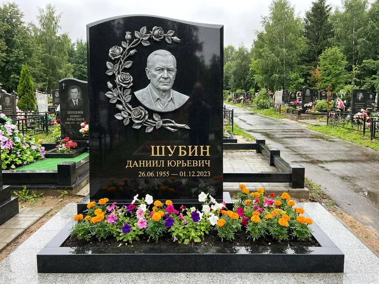 Памятник с барельефом — выполненная работа 34 в Барнауле