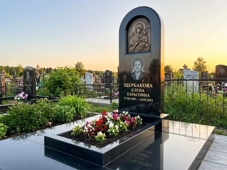 Памятник с барельефом — выполненная работа 35 в Барнауле
