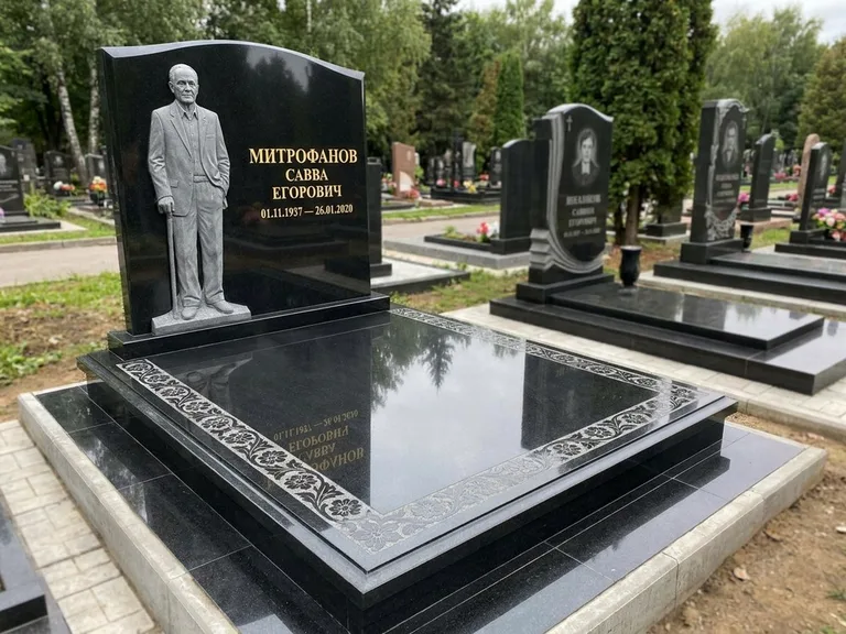Памятник с барельефом — выполненная работа 48 в Барнауле