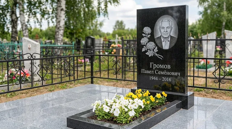 Памятник с гравировкой хризантем — выполненная работа «Громов» в Барнауле