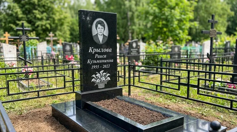 Памятник с гравировкой калл — выполненная работа «Крылова» в Барнауле