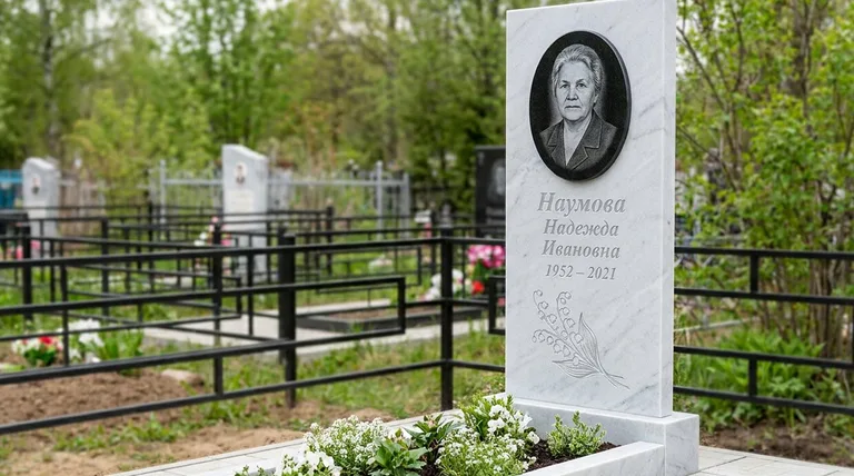 Памятник с гравировкой ландышей — выполненная работа «Наумова» в Барнауле
