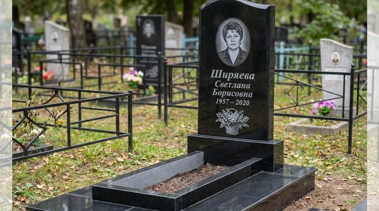 Памятник с гравировкой ландышей — выполненная работа «Ширяева» в Барнауле