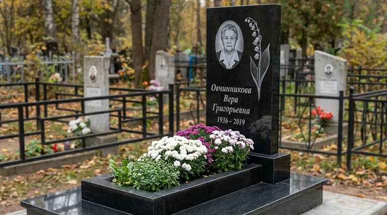 Памятник с гравировкой ландышей — выполненная работа «Овчинникова» в Барнауле