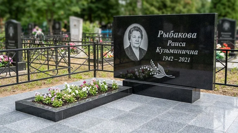 Памятник с гравировкой ландышей — выполненная работа «Рыбакова» в Барнауле