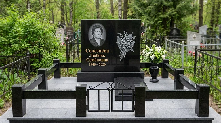 Памятник с гравировкой ландышей — выполненная работа «Селезнёва» в Барнауле