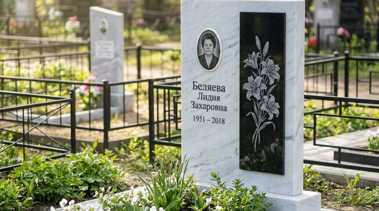 Памятник с гравировкой лилий — выполненная работа «Беляева» в Барнауле