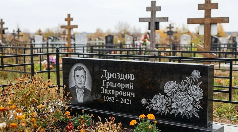 Памятник с гравировкой пионов — выполненная работа «Дроздов» в Барнауле