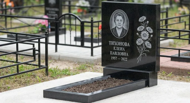 Памятник с гравировкой ромашек — выполненная работа «Тихонова» в Барнауле