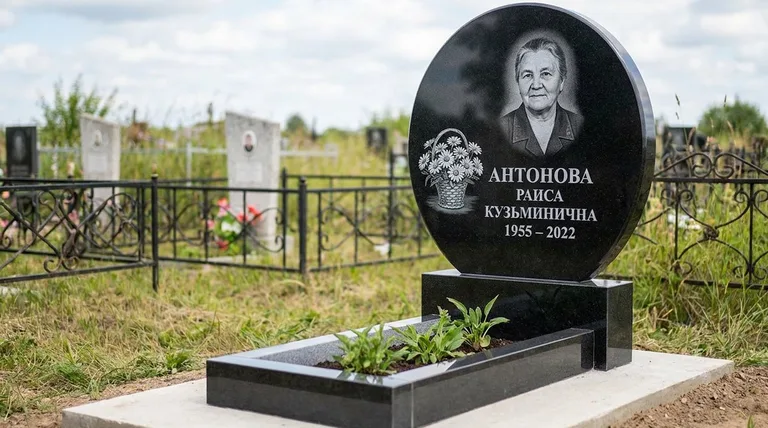 Памятник с гравировкой ромашек — выполненная работа «Антонова» в Барнауле