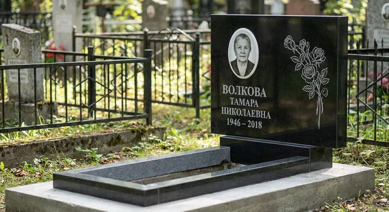 Памятник с гравировкой роз — выполненная работа «Волкова» в Барнауле