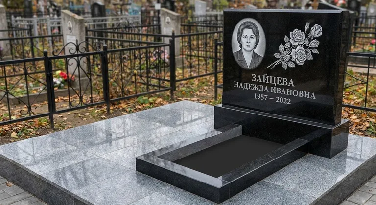 Памятник с гравировкой роз — выполненная работа «Зайцева» в Барнауле