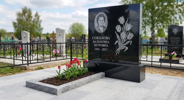 Памятник с гравировкой тюльпанов — выполненная работа «Соколова» в Барнауле
