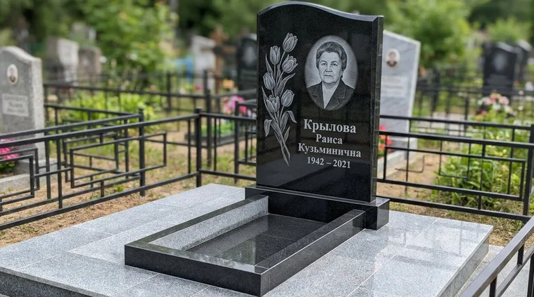 Памятник с гравировкой тюльпанов — выполненная работа «Крылова» в Барнауле