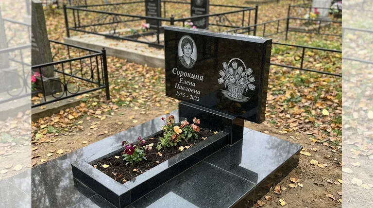 Памятник с гравировкой тюльпанов — выполненная работа «Сорокина» в Барнауле
