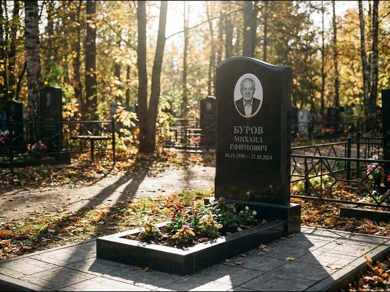 Овальный керамический портрет — установленная работа в Барнауле