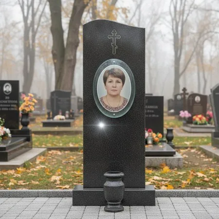 Овальный портрет на стекле 240×300 мм на памятнике в Барнауле