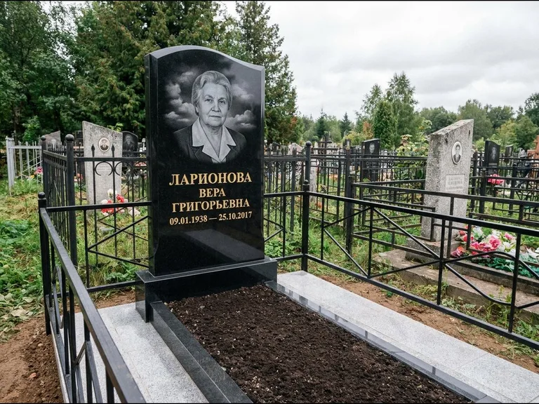 Гравировка портрета на чёрном граните — выполненная работа 16 в Барнауле