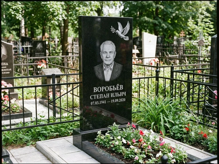 Гравировка голубей на памятник в Барнауле — памятник из чёрного гранита с гравировкой