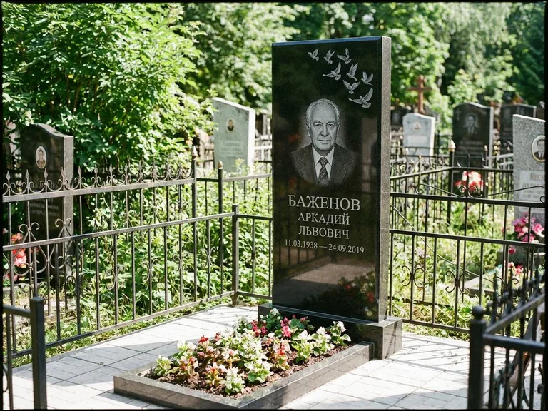 Памятник с гравировкой голубей — гравировка стаи голубей, взлетающей от угла стелы, работа «Баженов» в Барнауле