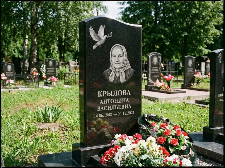 Памятник с гравировкой голубей — гравировка голубей, работа «Крылова» в Барнауле