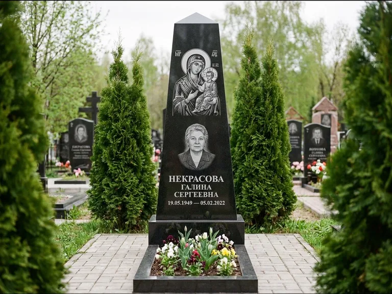 Памятник с гравировкой иконы — образ Николая Чудотворца, работа «Третьяков» в Барнауле