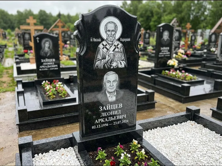Памятник с гравировкой иконы — образ Николая Чудотворца, работа «Лебедева» в Барнауле