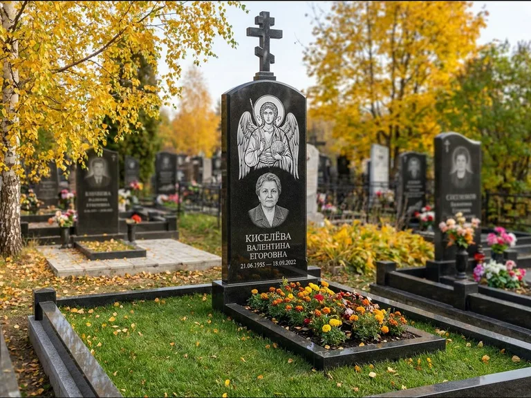 Памятник с гравировкой иконы — образ в полный рост на обороте стелы, работа «Гущин» в Барнауле