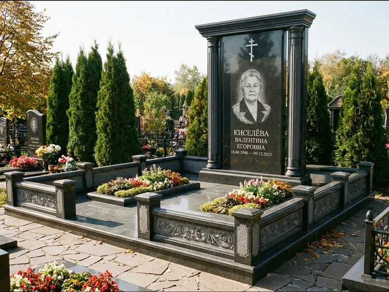 Памятник из чёрного гранита — стела с кельтским крестом с латинским крестом, работа «Ерофеева» в Барнауле