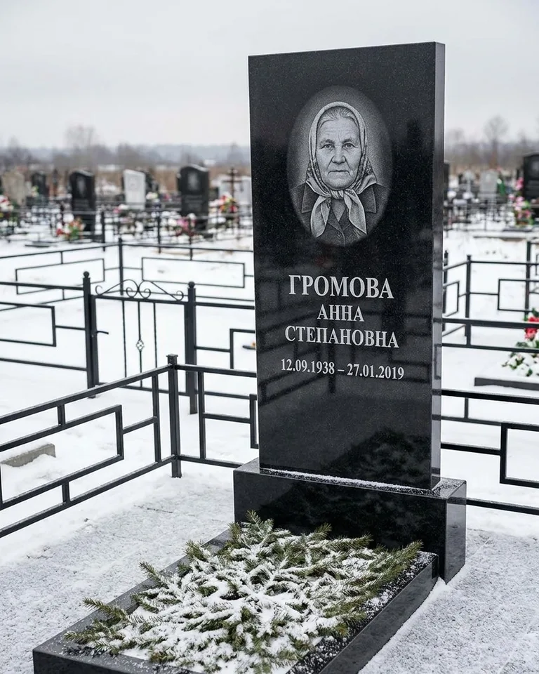 Простой вертикальный памятник под ключ зимой в Барнауле