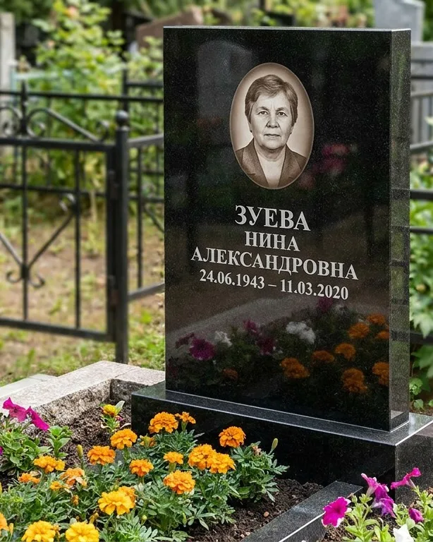 Горизонтальный чёрный гранитный памятник под ключ в Барнауле