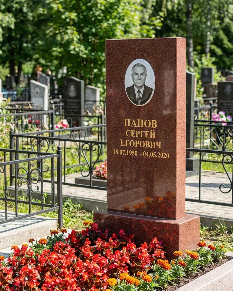 Двойной серый памятник под ключ с вазой в Барнауле