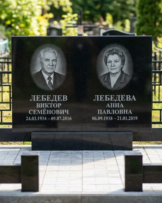 Памятник под ключ из красного гранита в Барнауле