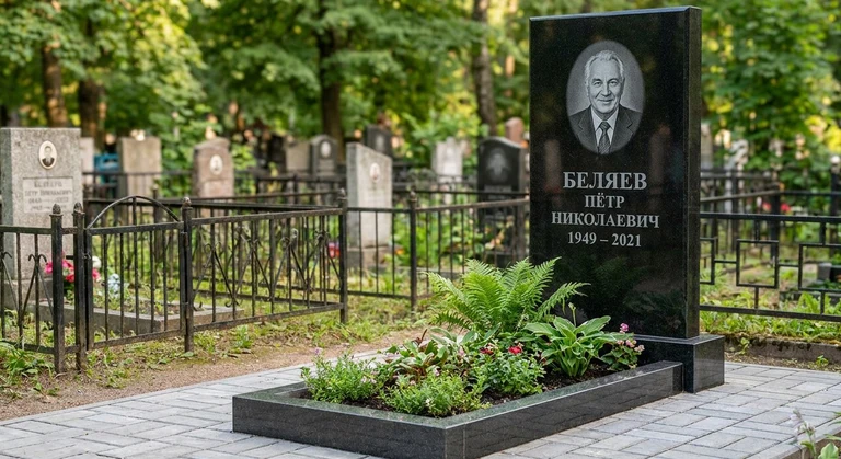 Памятник под ключ в Барнауле — гранитная стела с цветником и благоустройством, установлен под ключ