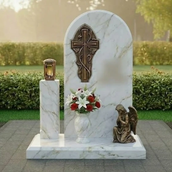 Православный памятник из гранита и металла с крестом в Ижевске, мрамор Тассос