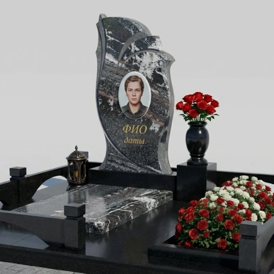 Гранитный мемориал "Волна Памяти" с зеркальной полировкой, гранит амфиболит