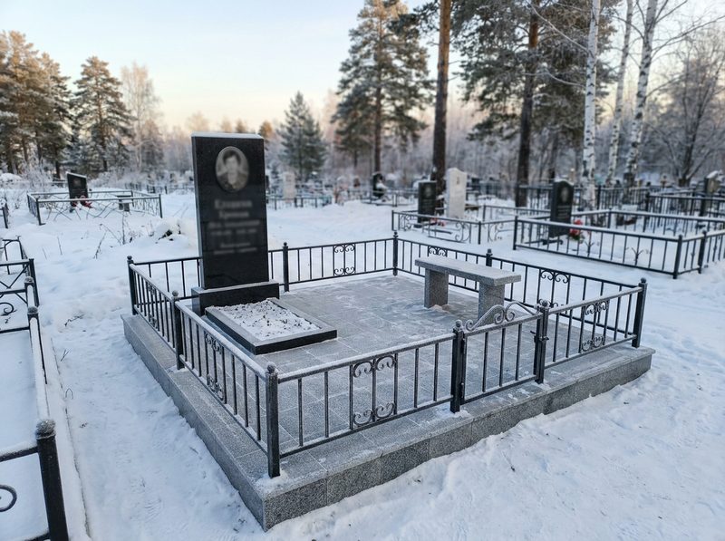 Благоустройство могилы в Барнауле — пример 3